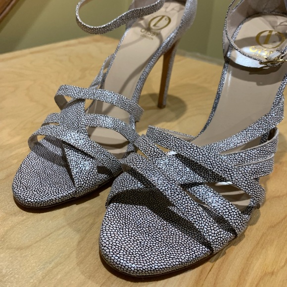 Black Leather Heels Size 7 (available in Blue and Tan) - Picture 8 of 12